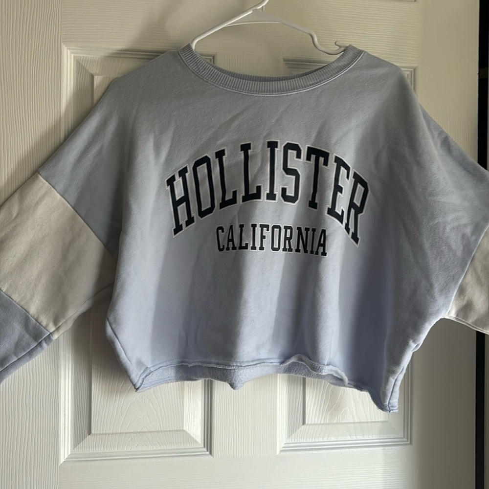 Cropped Hollister Crew Neck